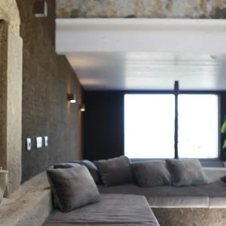 Cavalo De Madeira 3*