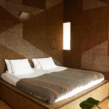 Cavalo De Madeira 3*